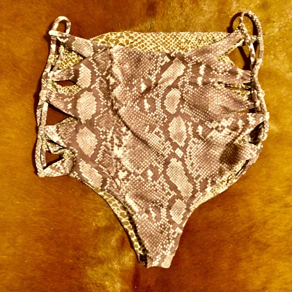 Acacia queens bottoms